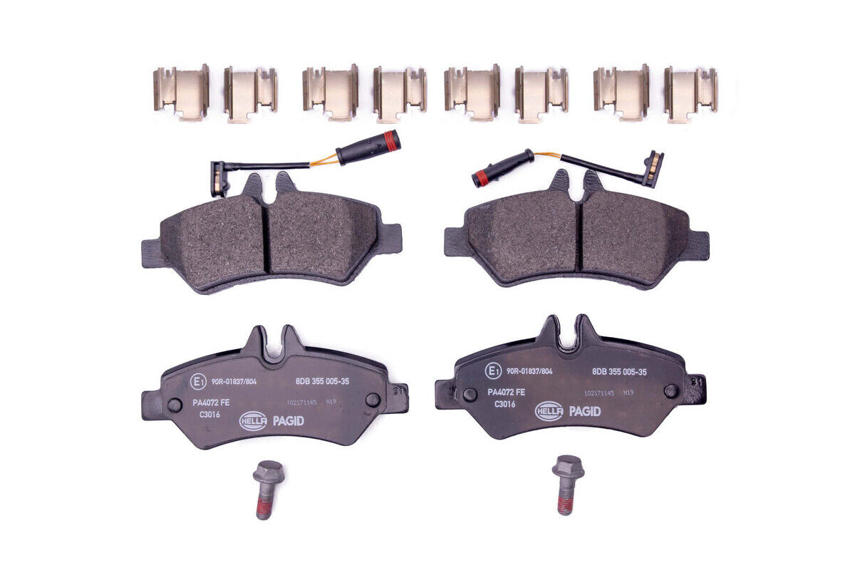 Bremsbelagsatz Bremsscheibe hinten HELLA für DODGE MERCEDES VW