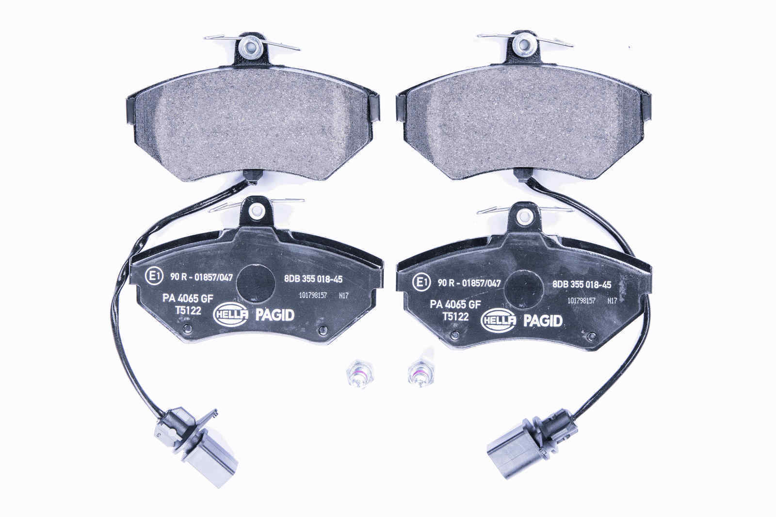 Bremsbelagsatz Bremsscheibe vorne HELLA für AUDI VW A4 B5