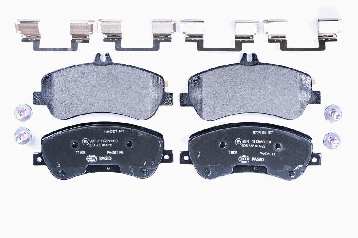 Bremsbelagsatz Bremsscheibe vorne HELLA für MERCEDES GLK-KLASSE (X204)
