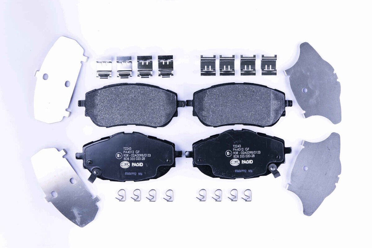 Bremsbelagsatz Bremsscheibe vorne HELLA für TOYOTA AURIS