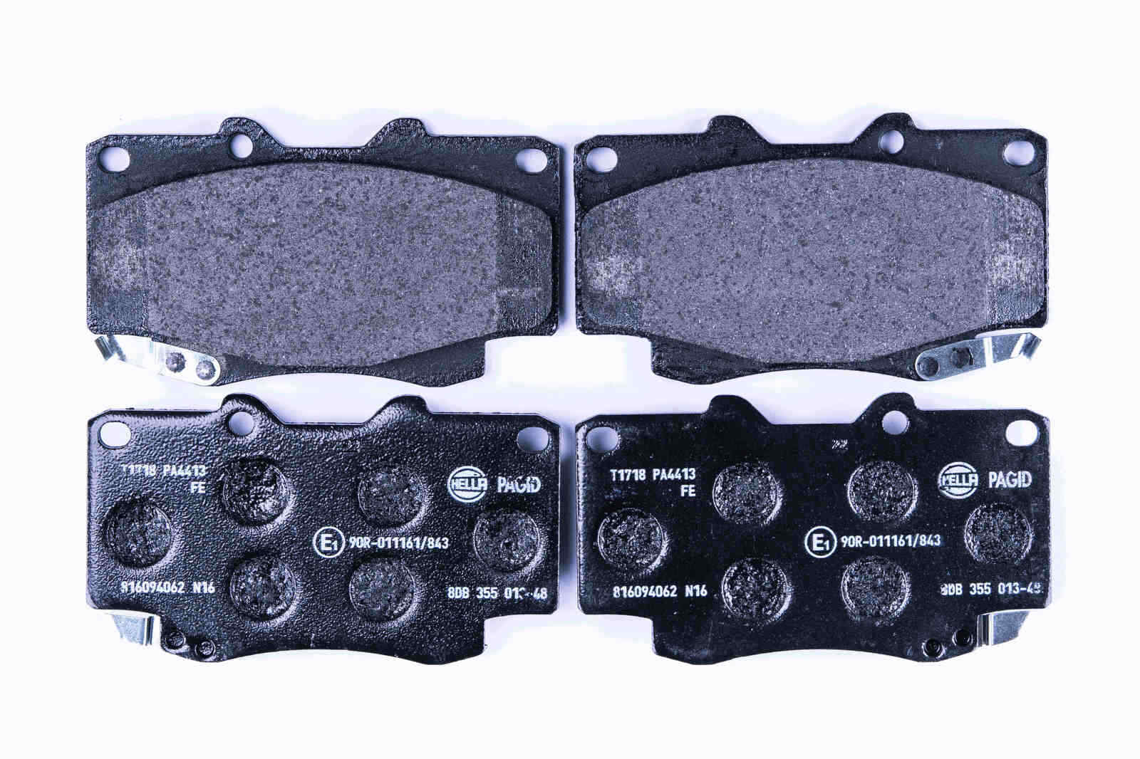 Bremsbelagsatz Bremsscheibe vorne HELLA für TOYOTA FORTUNER