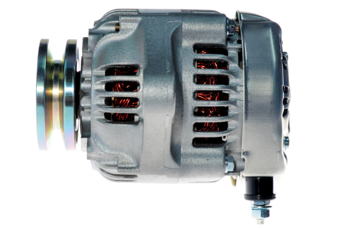 Generator mit Riemenscheibe 63mm HELLA für DAIHATSU CUORE II (L80/ L81)